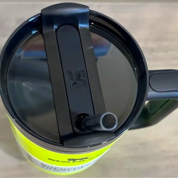 🖤🥎 Stanley NEW LIMITED 40oz Quencher NEON YELLOW 🥎🖤 - Picture 7 of 8